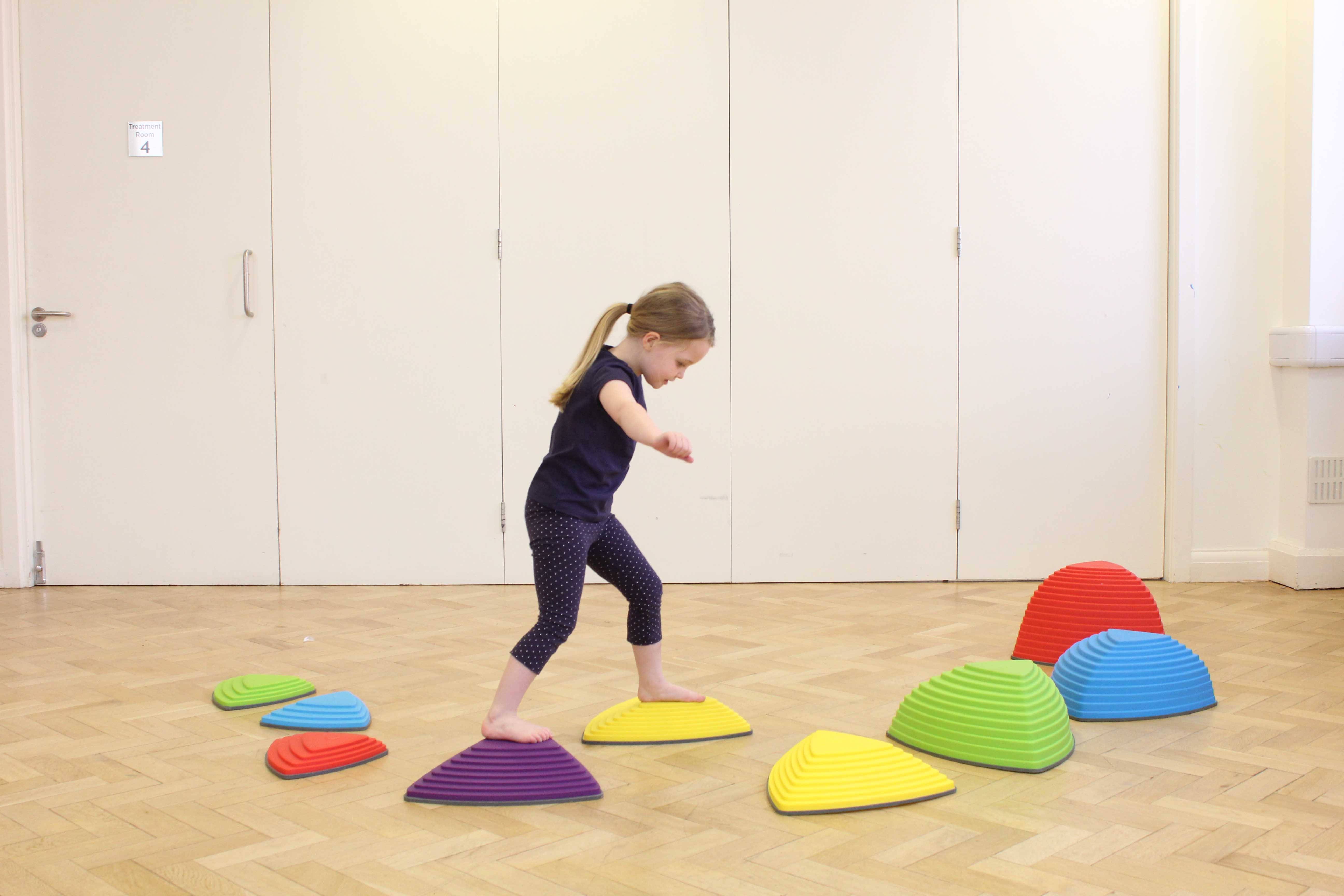 Stability and toning exercises supervised by a paediatric physiotherapist