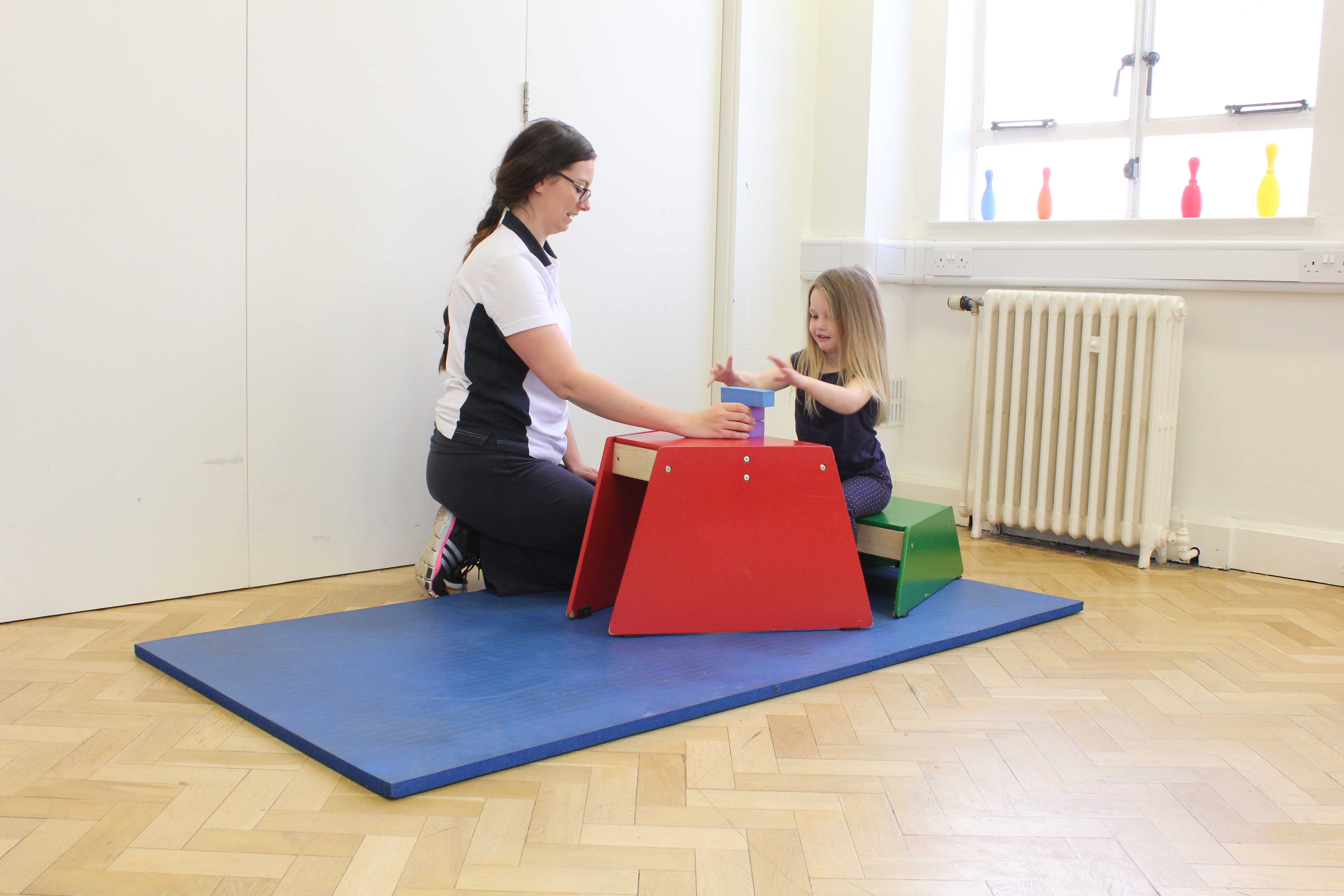 Functional fine motor skill exercises supervised by a neurological paediatric physiotherapist Functional fine motor skill exercises supervised by a neurological paediatric physiotherapist