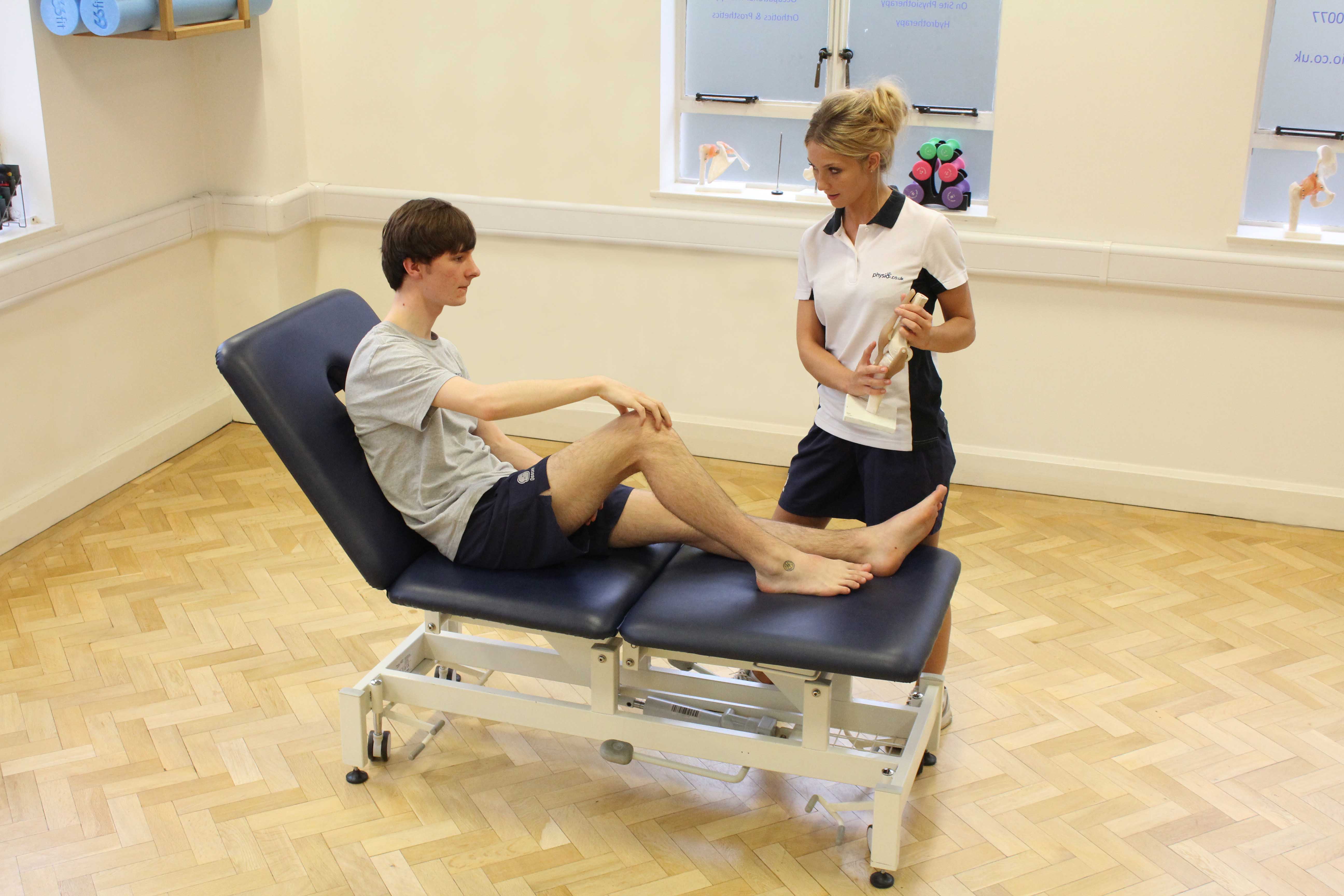 Therapist explaining the pathology of the knee condition to the client Therapist explaining the pathology of the knee condition to the client