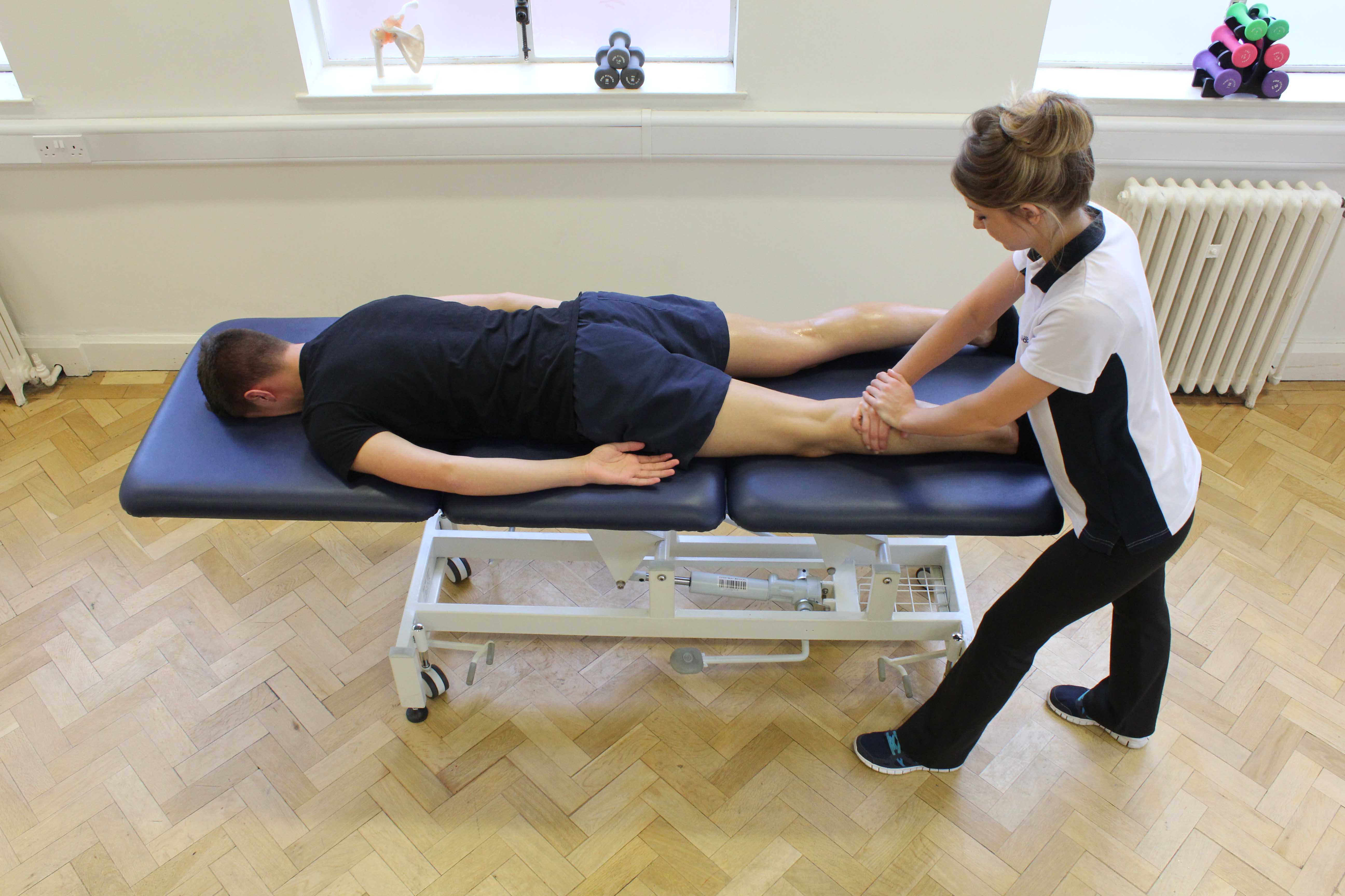 Effleurage massage technique to warm up tissue and disperse swelling Effleurage massage technique to warm up tissue and disperse swelling