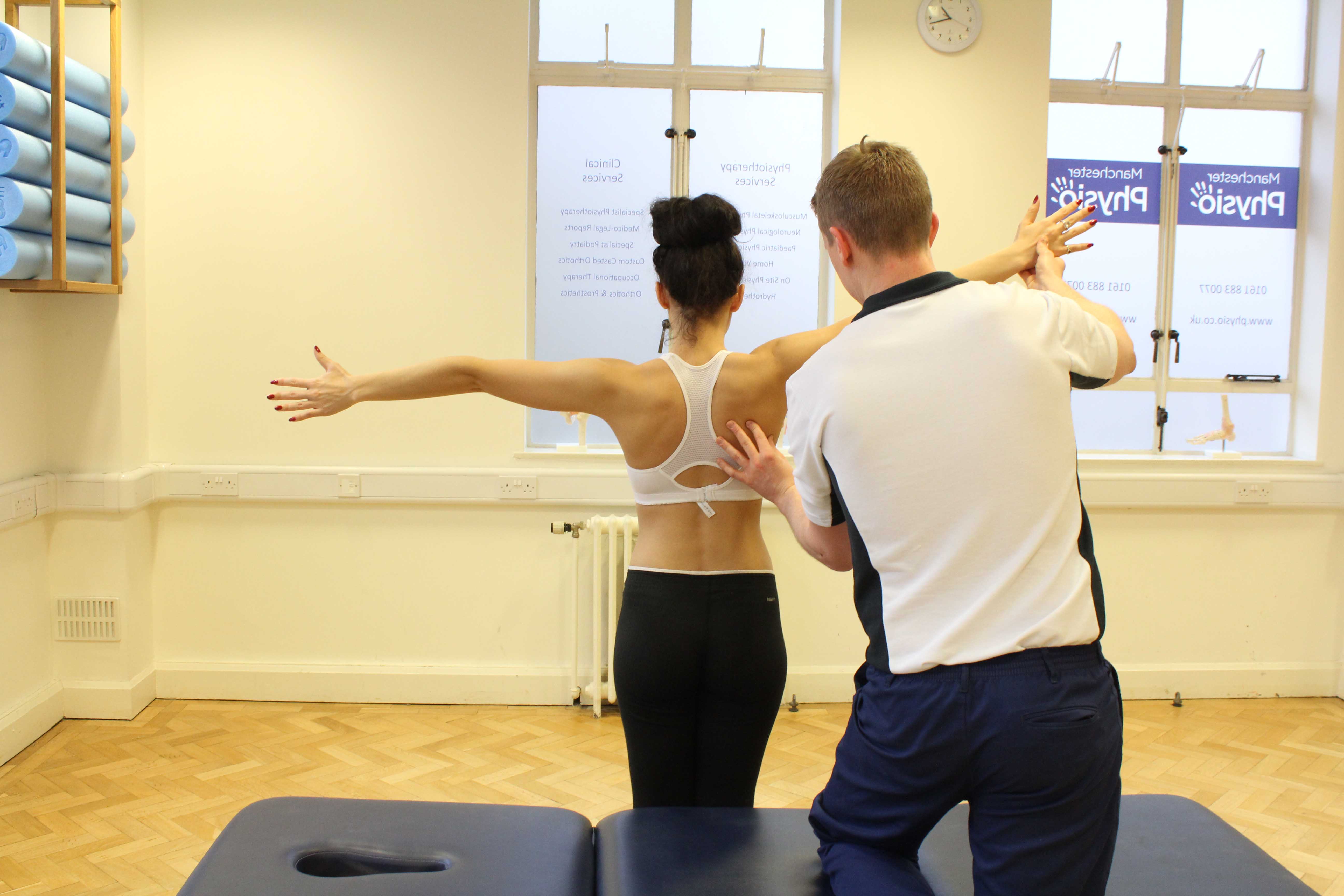 Scapular movement assessment by experienced MSK Physiotherapist Scapular movement assessment by experienced MSK Physiotherapist