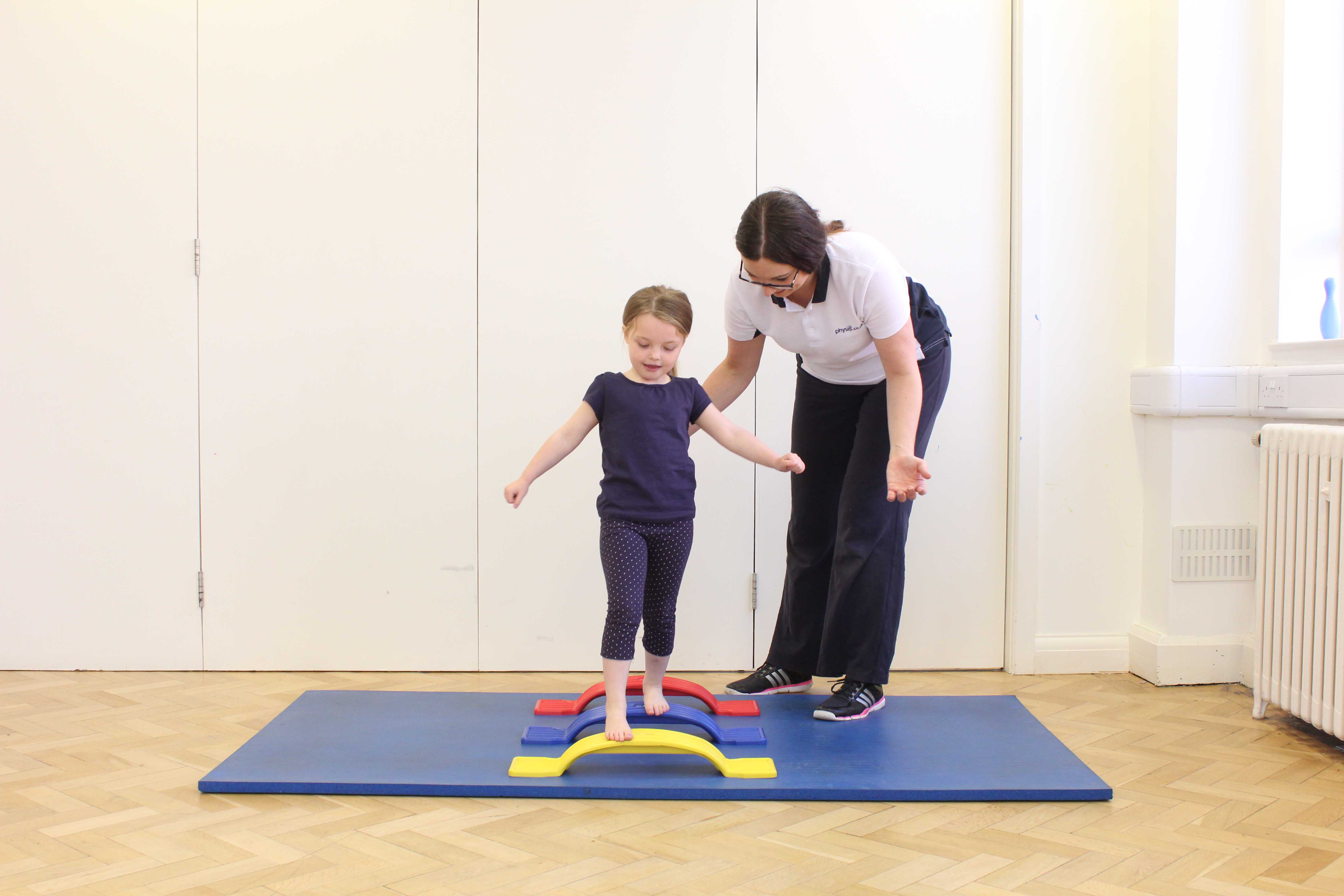 PHYSIOTHERAPY TO CORRECT BAD POSTURE IN TEENAGERS AND CHILDREN IN LONDON – POOR  POSTURE IN TEENS AND PHYSIOTHERAPY REHABILITATION, PHYSIO TREATMENT AT HOME  OR AT THE PRACTICE WITH OUR PAEDIATRIC PHYSIOTHERAPIST IN