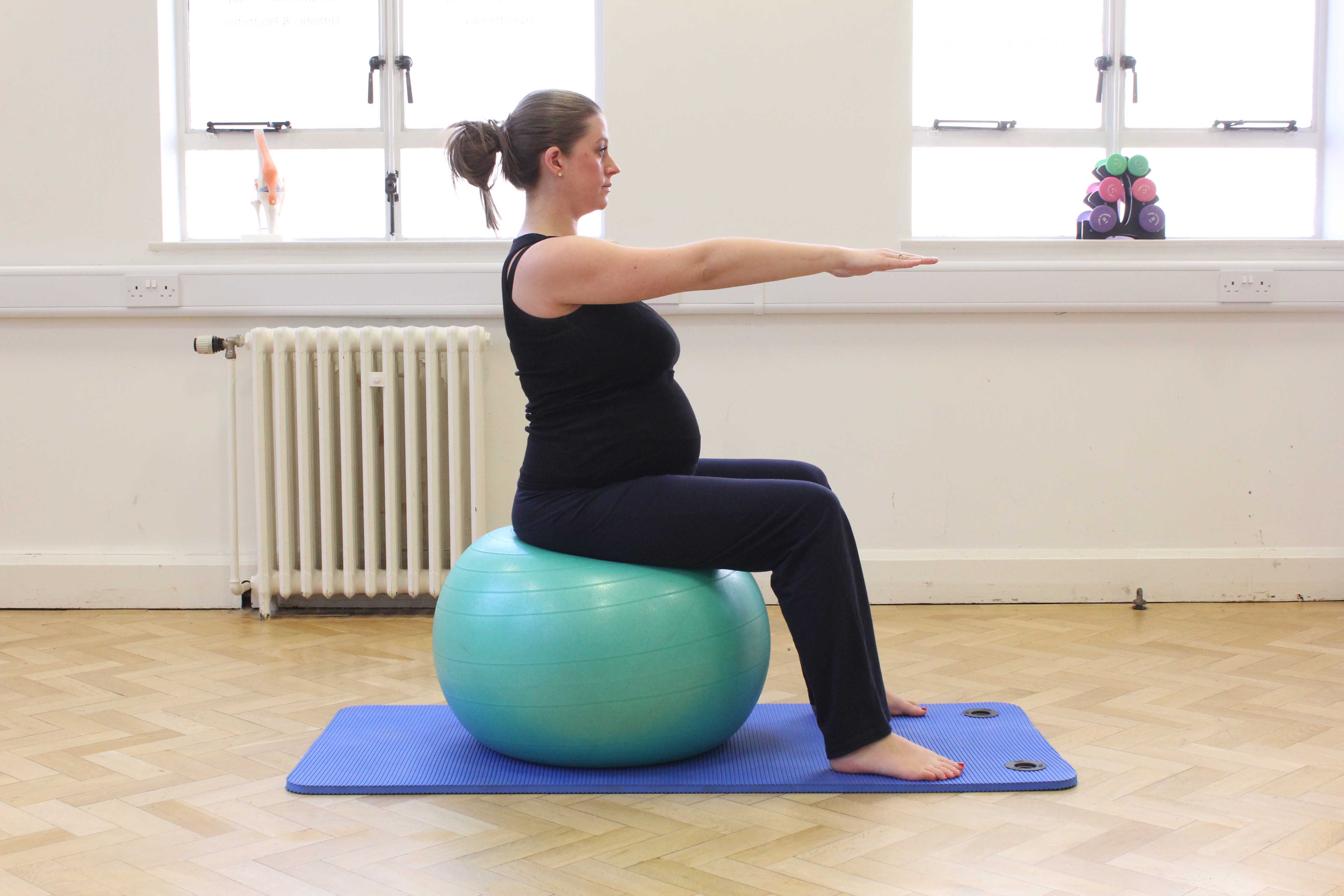 https://www.physio.co.uk/images/lower-back-pain-during-pregnancy/lower-back-pain-during-pregnancy1.jpg