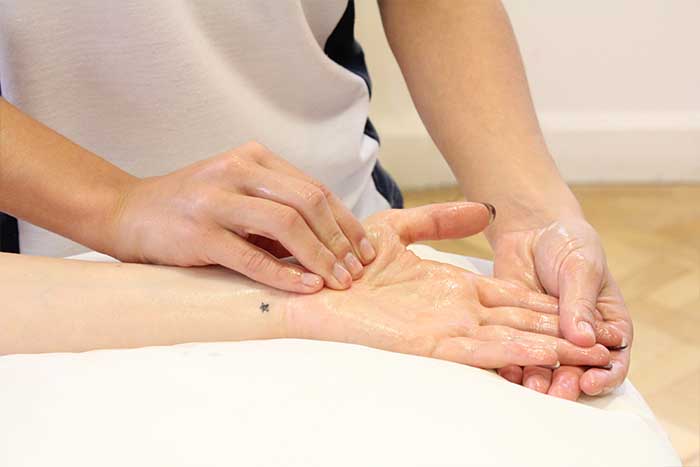 Hand Massage Therapy [6 Benefits for Easier Movements]