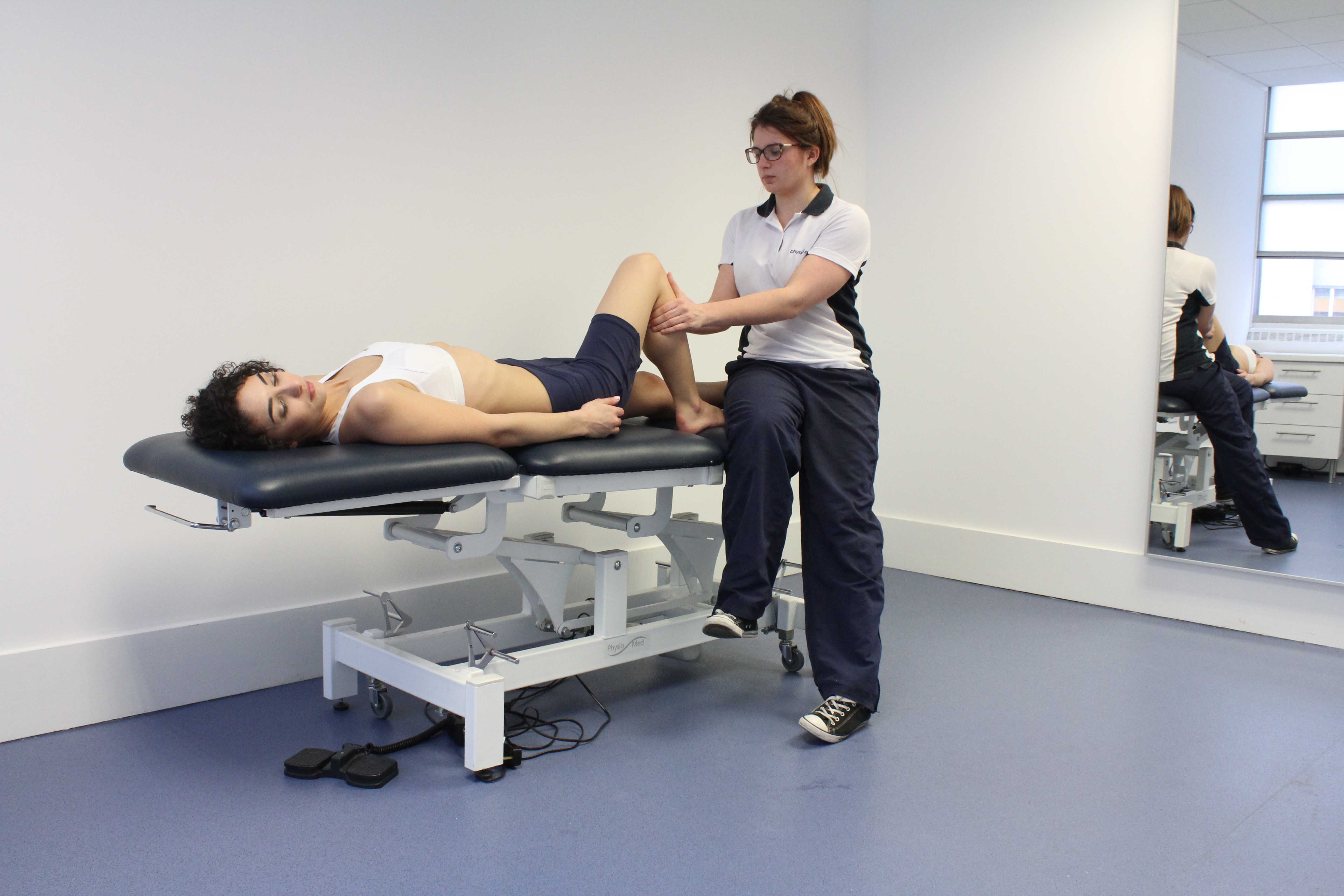 Mobilisations of the knee joint by a MSK therapist Mobilisations of the knee joint by a MSK therapist