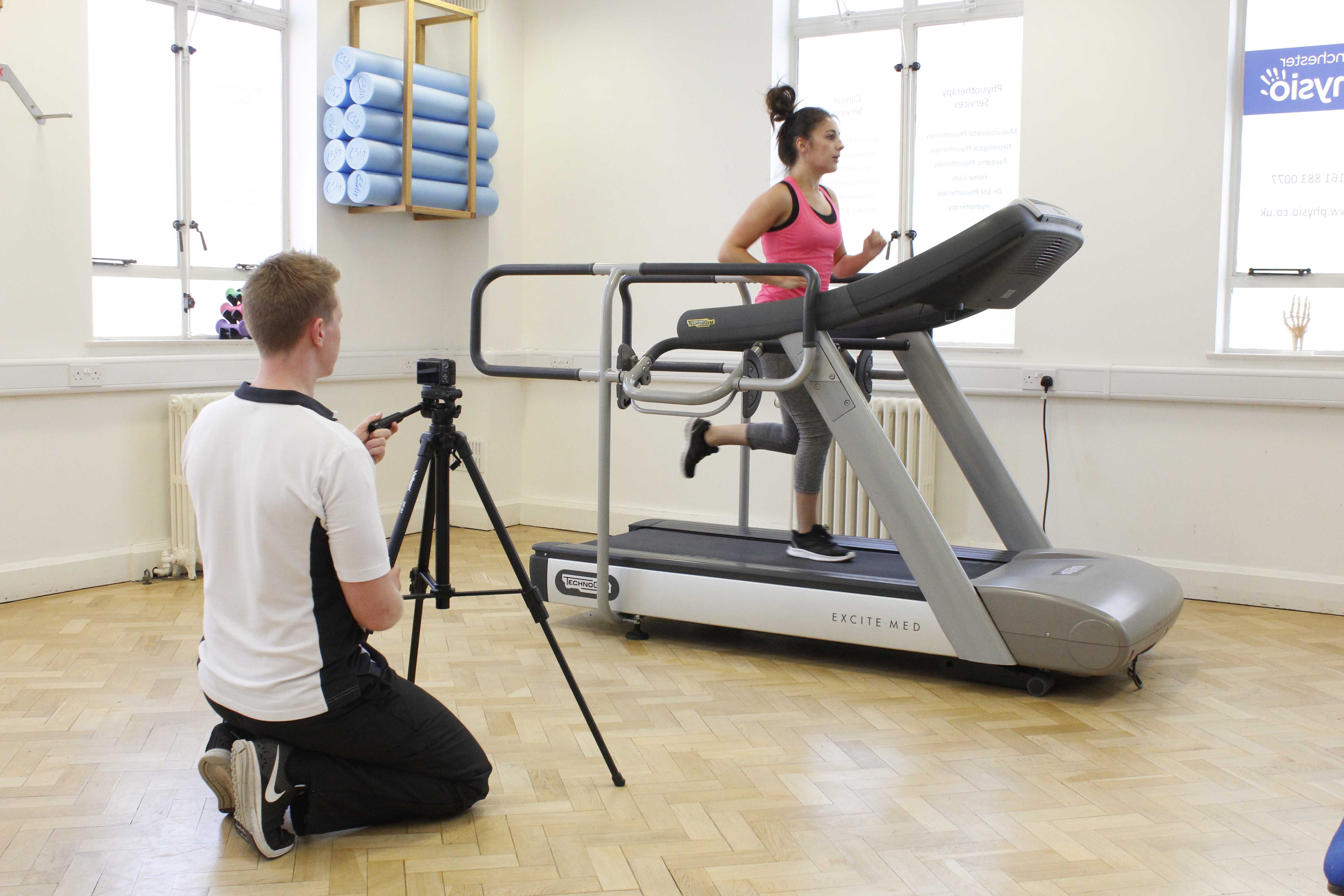 Biomechanical assessment of a runners gait by a specialist physiotherapist Biomechanical assessment of a runners gait by a specialist physiotherapist