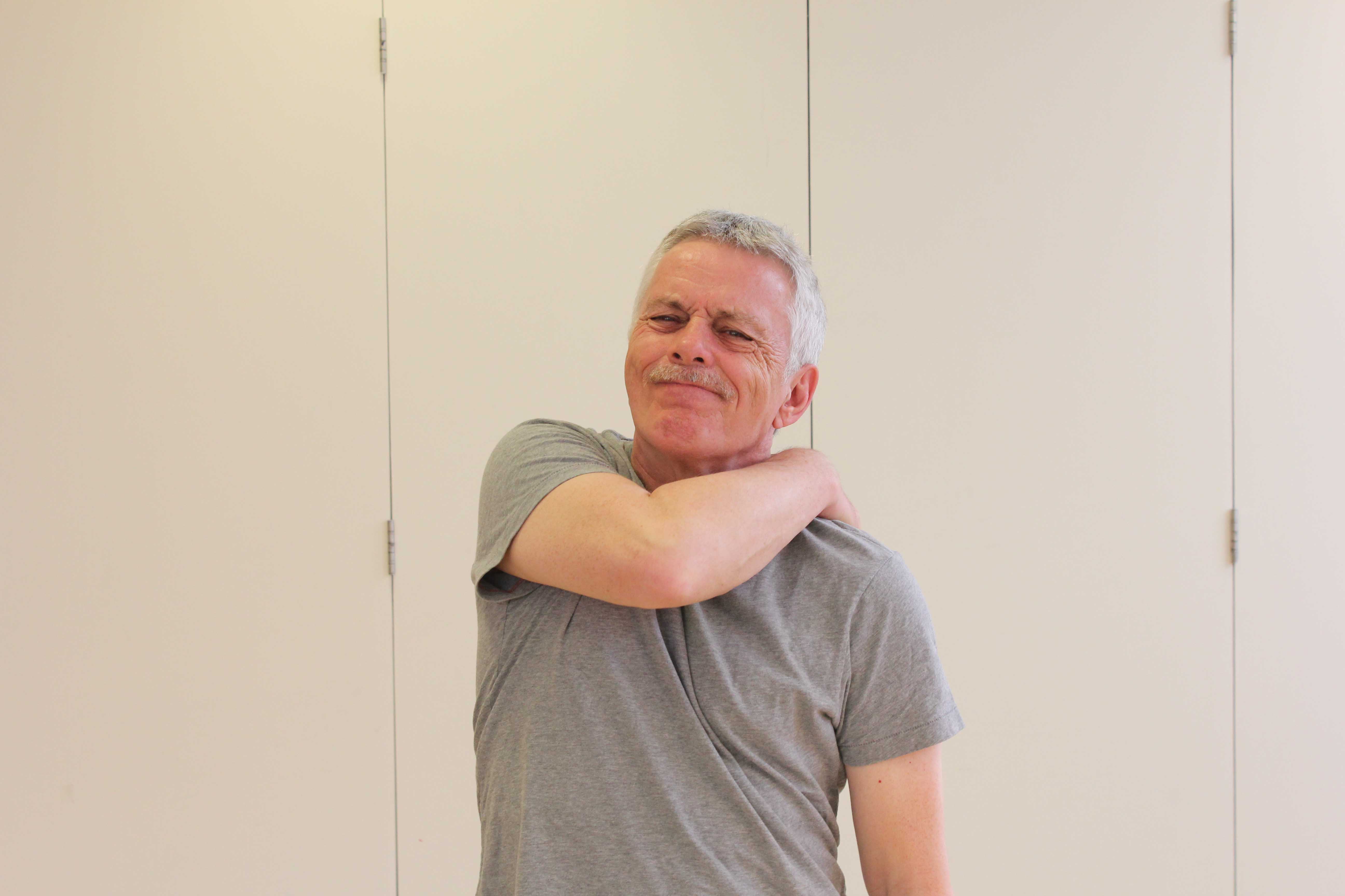 A rotaor cuff tear can occur instantly or gradually over time. A rotaor cuff tear can occur instantly or gradually over time.