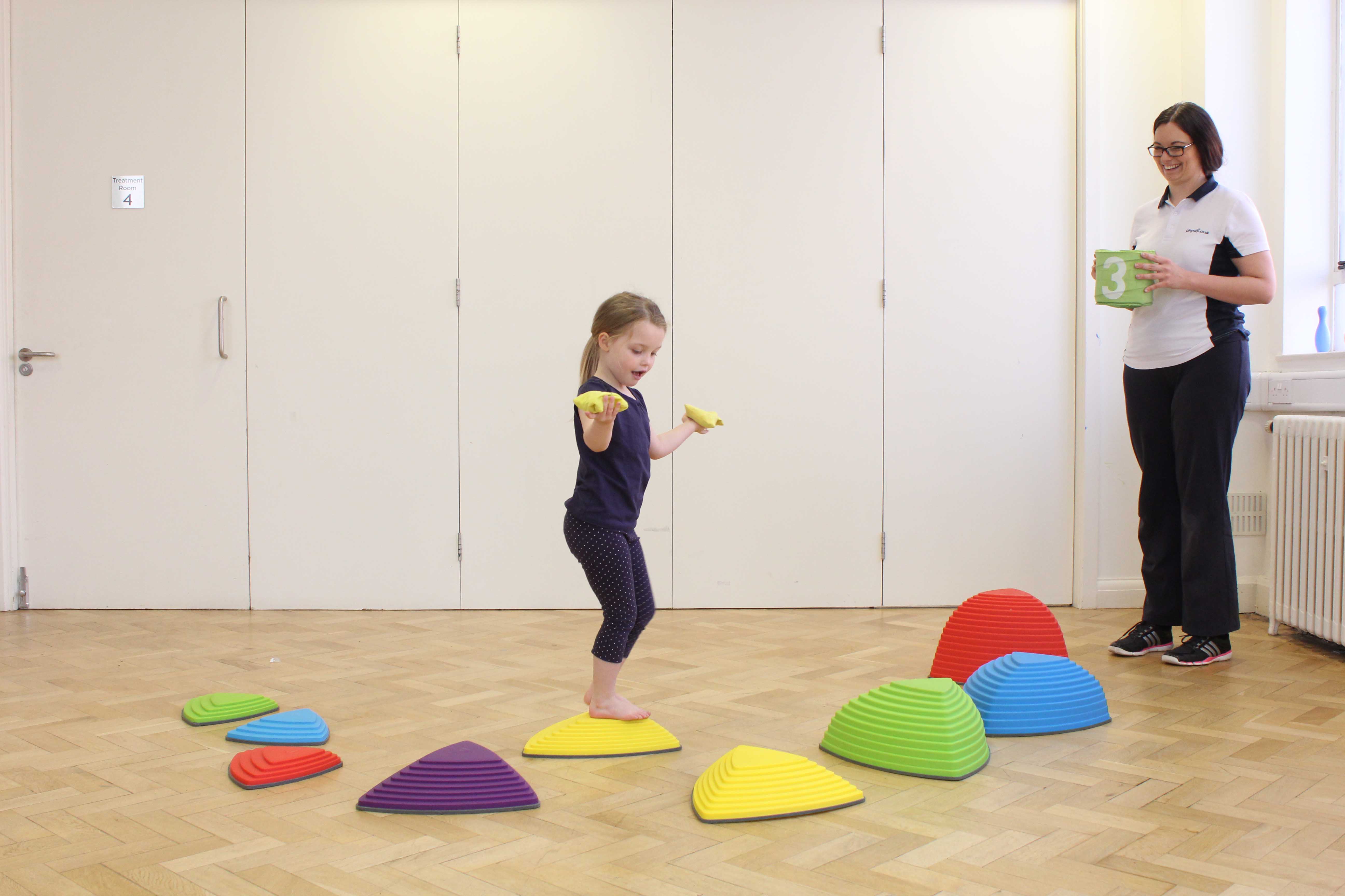 Overcomig sensory defensiveness through play activities supervised by a paediatric physiotherapist Overcomig sensory defensiveness through play activities supervised by a paediatric physiotherapist
